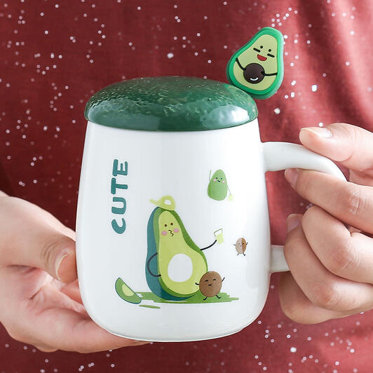 Tazas de gran tamaño 450 ml con diseños con Avocados (paltitas). Material: Cerámica, incluye tapa y cucharita .